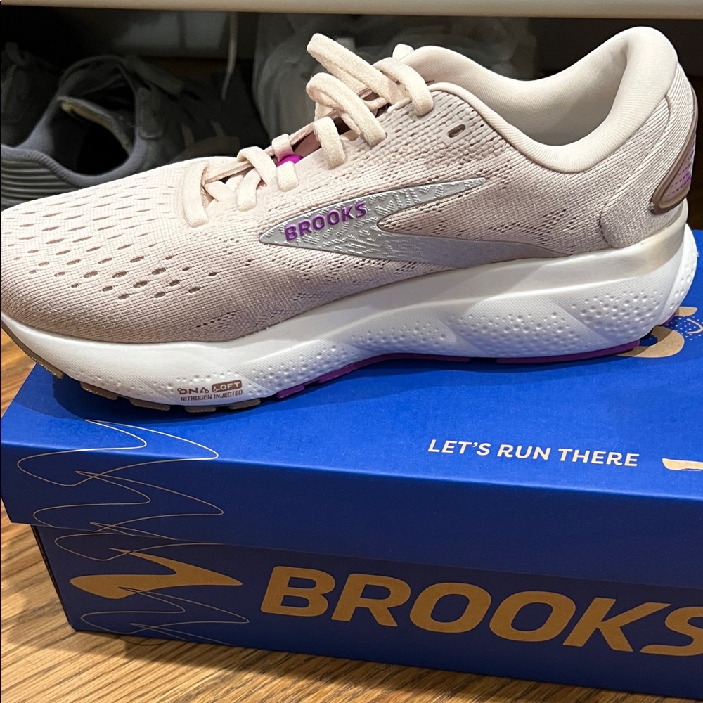 Brooks Ghost 16 Women's Shoes - Almond Peach and Purple - Unused - Picture 3 of 4